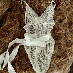 Lace teddy/bodysuit